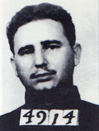 1953年10月17日，菲德尔被押到松树岛莫德罗监狱后，拍摄的监狱登记照。.jpg