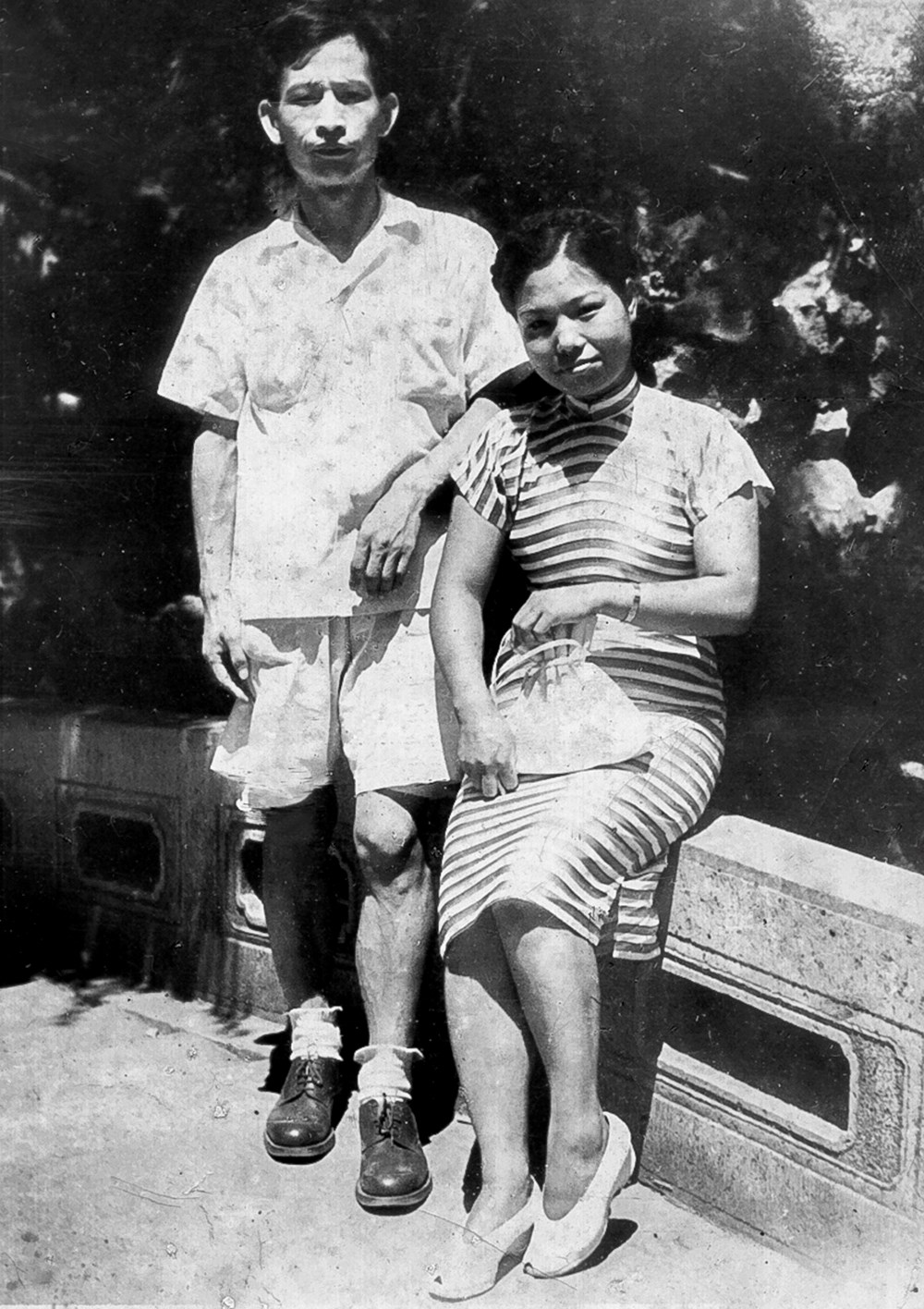 1950年夏，贾植芳夫妇在苏州留影.jpg
