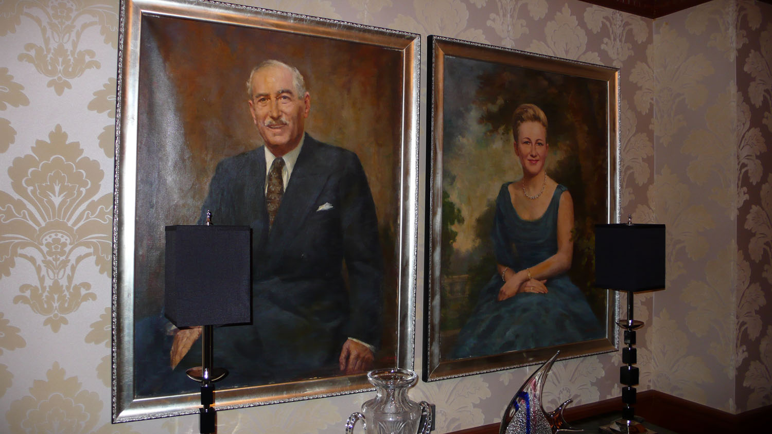 沙逊和他的太太的油画，已由沙逊后人赠送给和平饭店，现存放在沙逊套房内P1210531.JPG