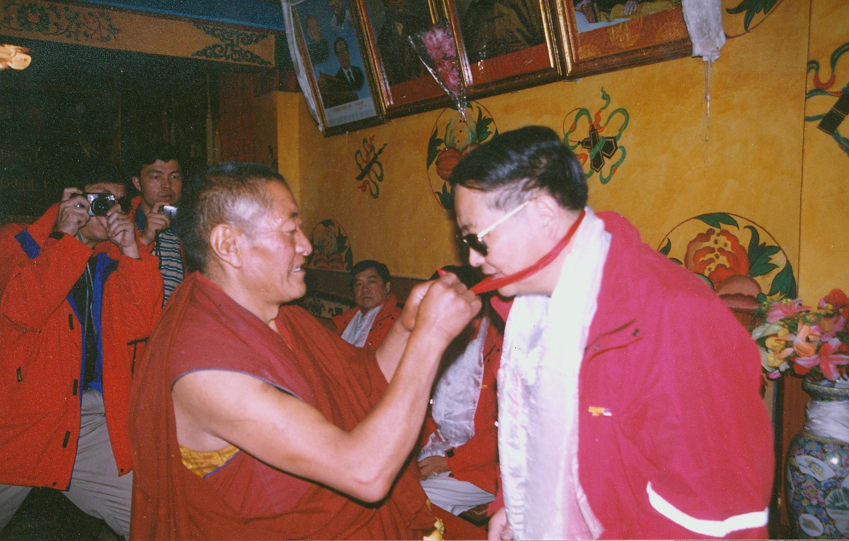 002：俞卓伟医生的西藏日喀则地区为藏民服务.jpg