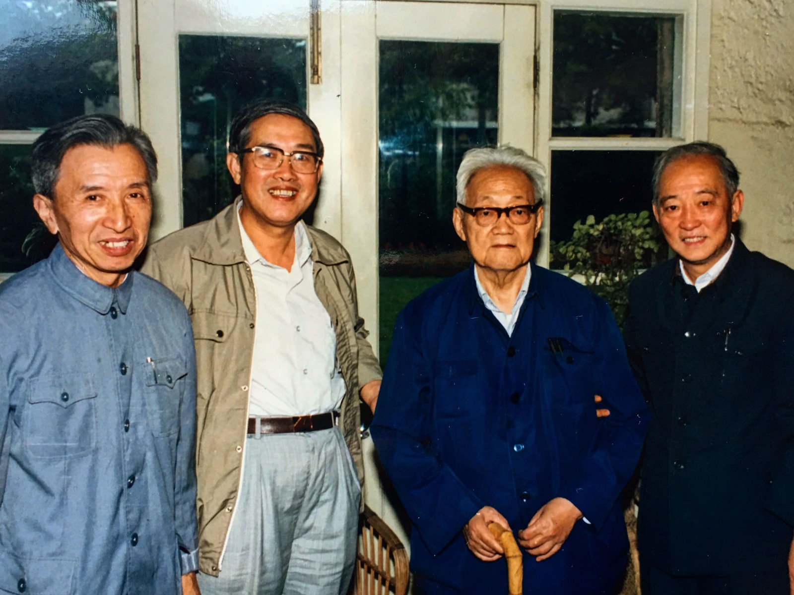 1987年9月10日，徐开垒陪同文汇报总编辑马达（右一）、张煦棠（右三）拜访巴金.JPG