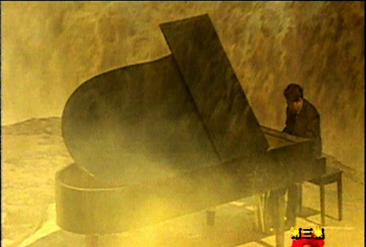 2、钢琴协奏曲《黄河》在壶口瀑布拍摄现场_副本.jpg