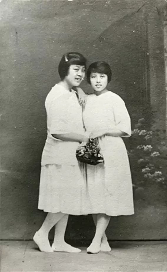 1923年，丁玲与王剑虹在常德留影.jpeg
