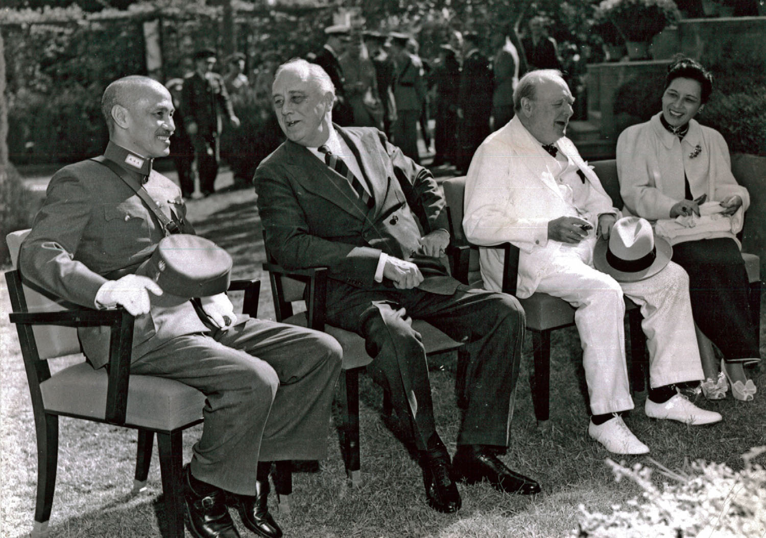 图8  开罗会议中的美、中、英三国领导人。左起为：蒋介石、罗斯福、丘吉尔及蒋夫人宋美龄.jpg