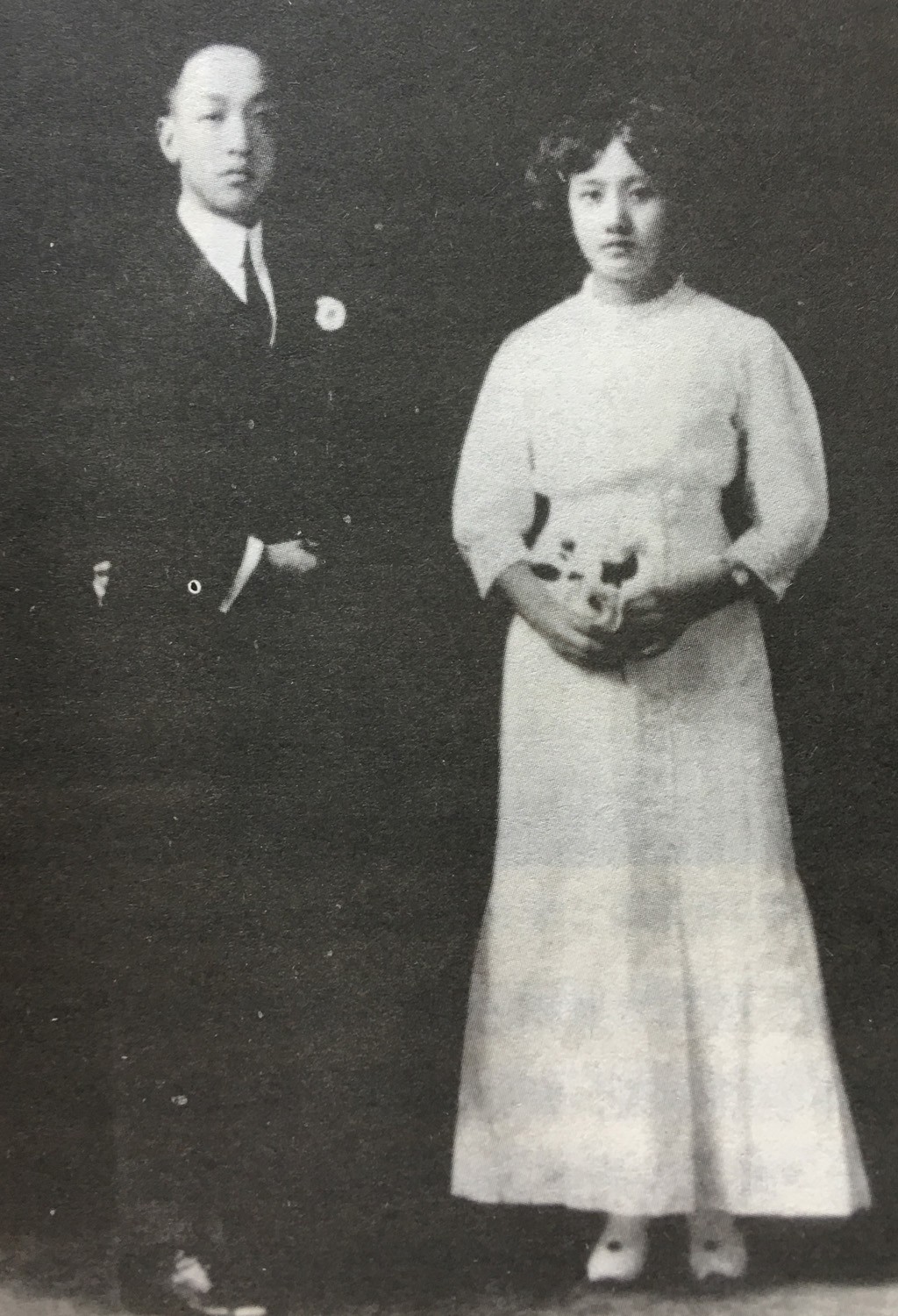 1914年董竹君与夏之时在上海拍的结婚照(41).jpg