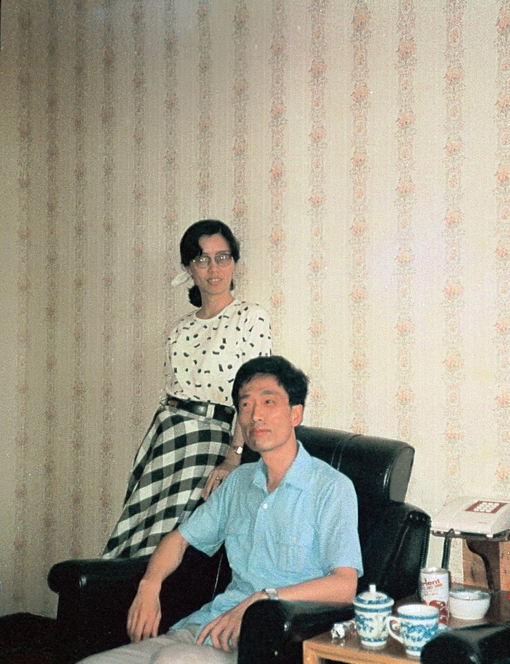 图8 1987年，舒婷与罗达成摄于上海。.jpg