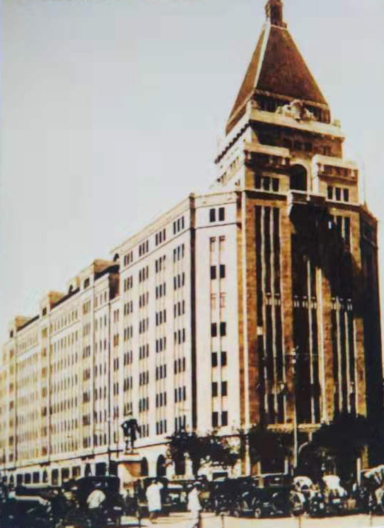 哈同早期工作的沙逊洋行所在地华懋饭店（今和平饭店）.jpg