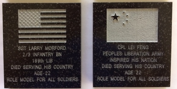 图11：在美国国家步兵博物馆以及乔治亚州一所中学内建立的雷锋与莫福德的纪念砖.jpg