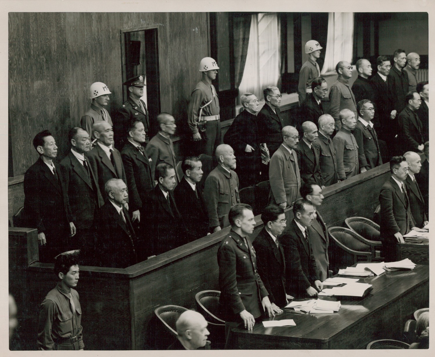 （图7）1946年—1947年，包括东条英机等4名日本前首相在内的28名日本甲级战犯，在东京国际军事法庭接受审判.jpg