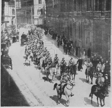 1617250655194848.jpg 1903年万国商团进行于南京路.jpg