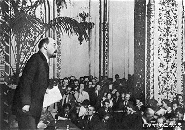 图3：1921年6月，列宁在共产国际第三次代表大会上发言.jpg