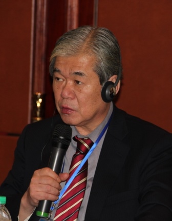 图9：2013国际研讨会-粟屋宪太郎演讲.jpg