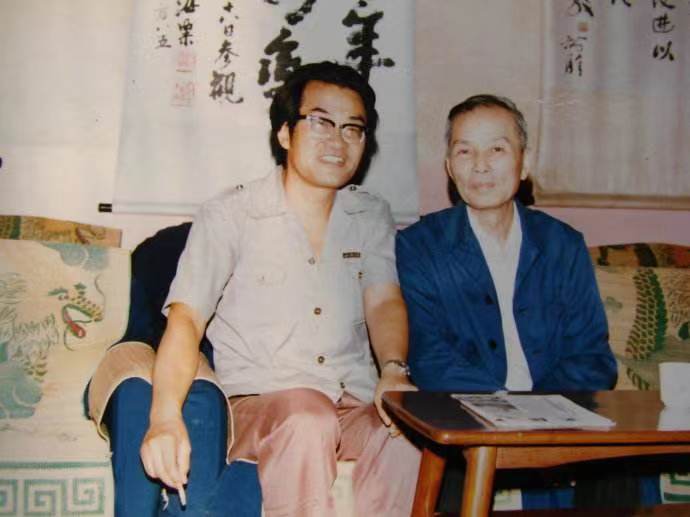 1988年10月作者与赖少其（左）.jpg