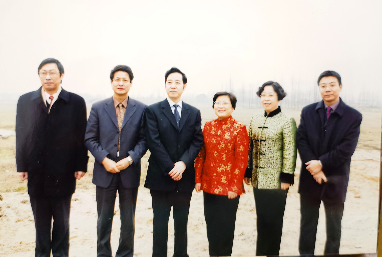 8 2002年，曙光医院东部开工典礼，图为医院领导班子。右三为朱抗美。.jpg