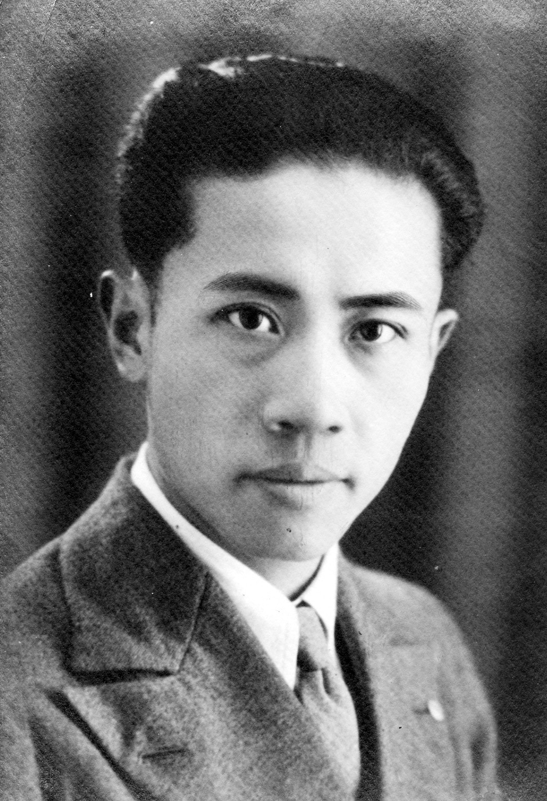 6.孔另境1933年在上海.jpg