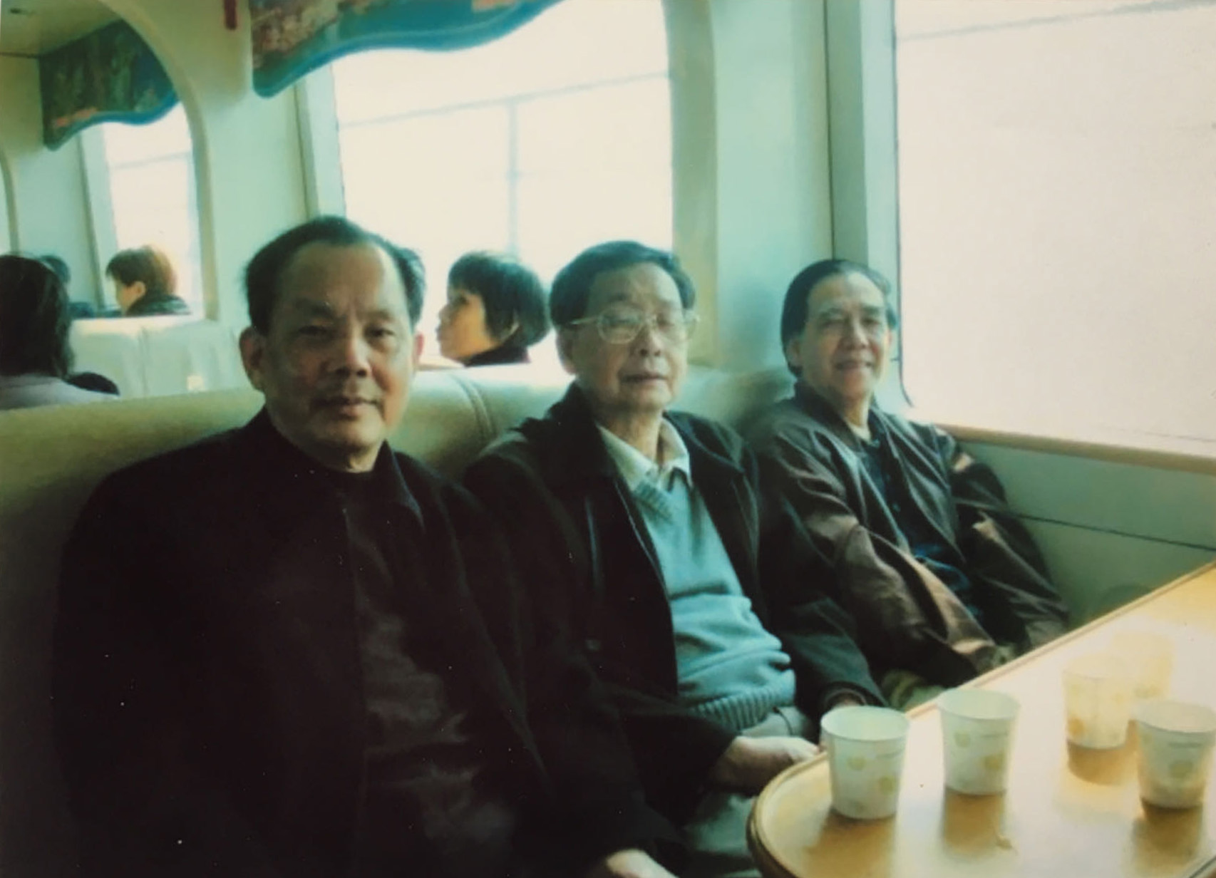 “2008年游漓江。中：杨光治；右：诗人陈绍伟；左：万振环.jpg